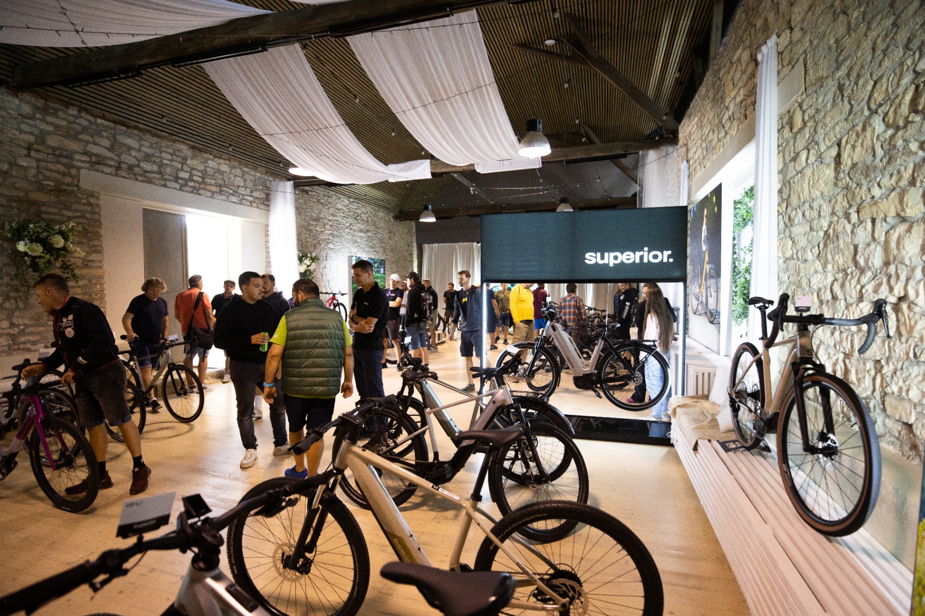 Ekspozycja rowerów Superior w salonie